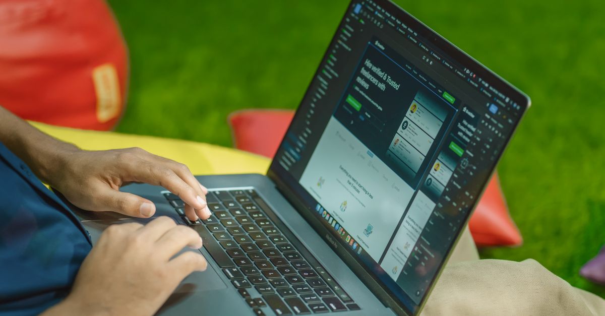 Web sitesinde erişilebilirlik widget'ı kullanan kişi