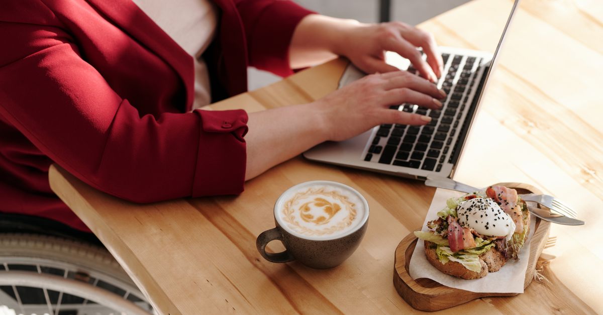 Web sitesinde erişilebilirlik widget'ı kullanan profesyonel kullanıcı
