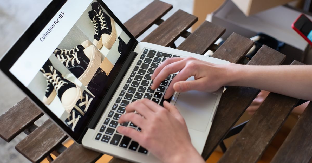 Kurumsal web sitesinde görseller için alt metin optimizasyonu yapan uzman